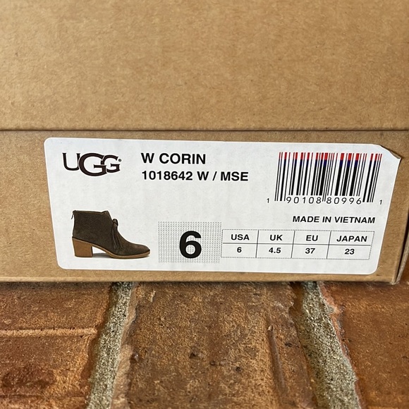 NIB UGG Corin Tassel Suede Block Heel Booties - Picture 6 of 8